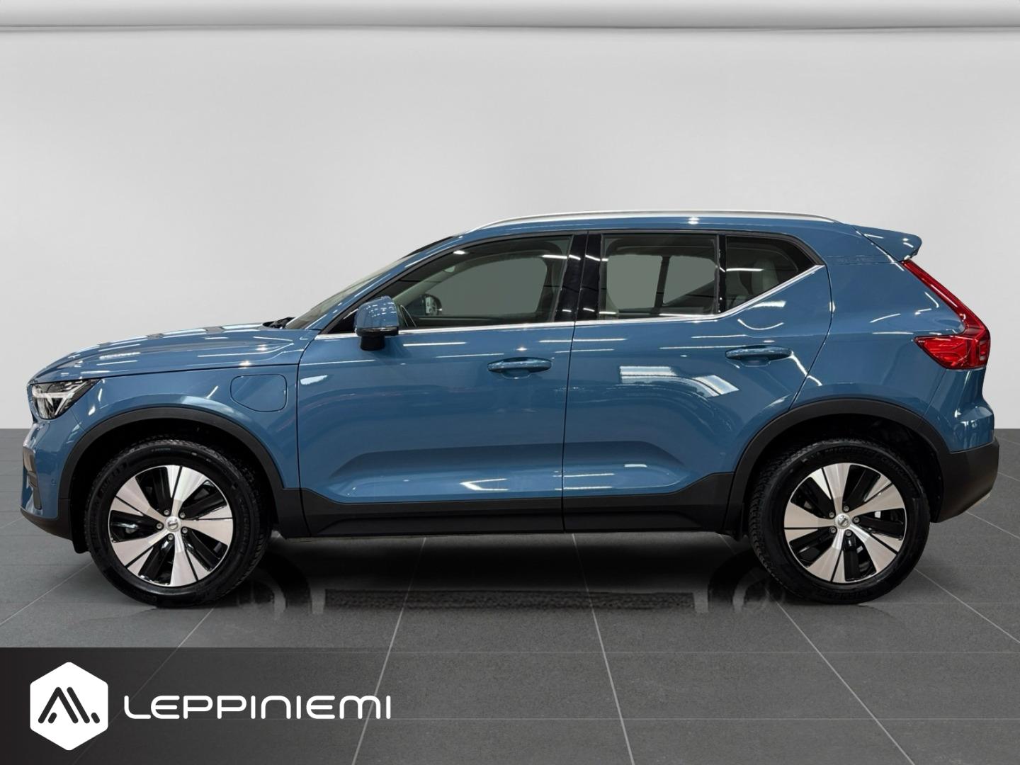 VOLVO XC40 2023