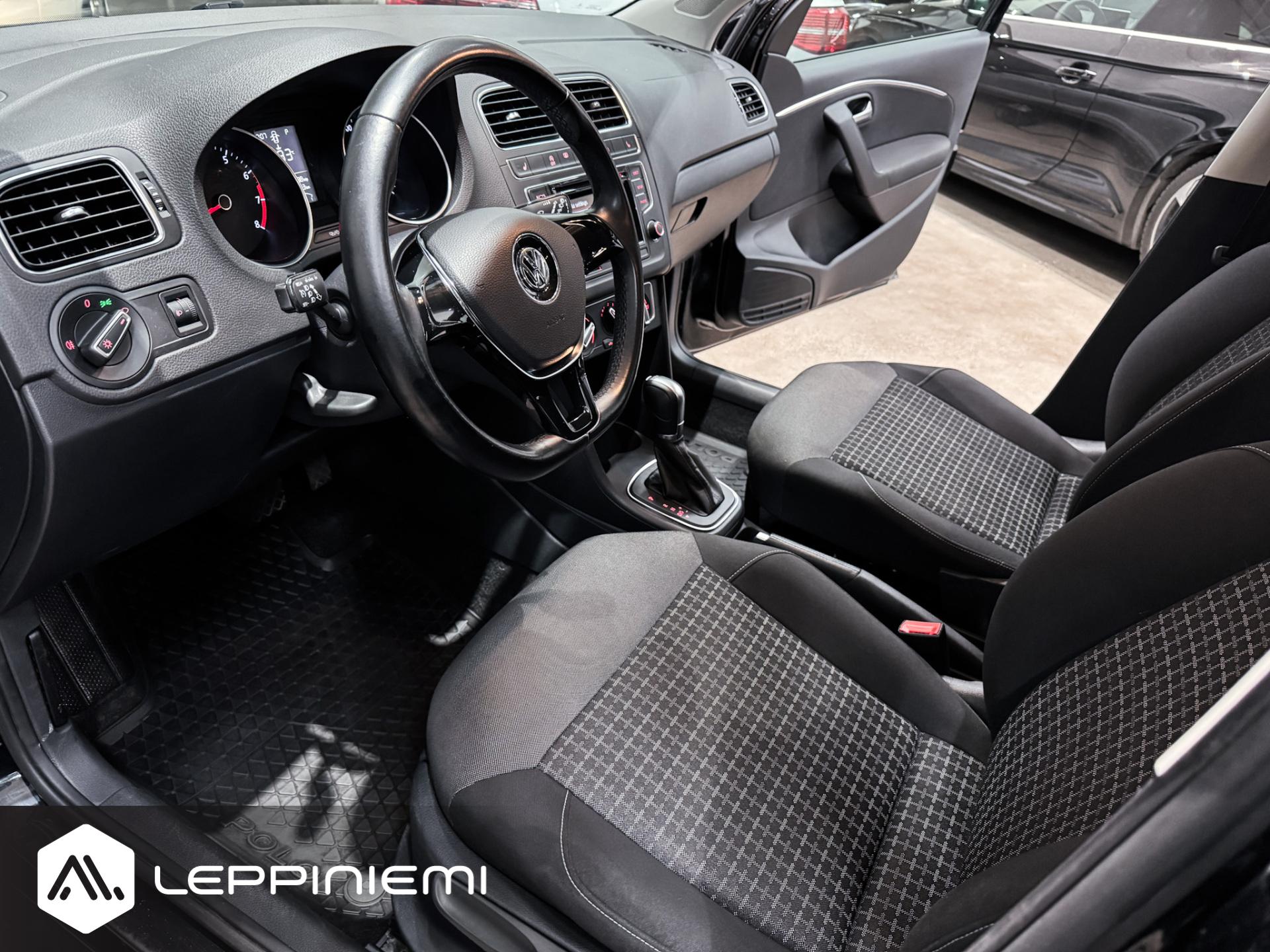 VOLKSWAGEN Polo 2015