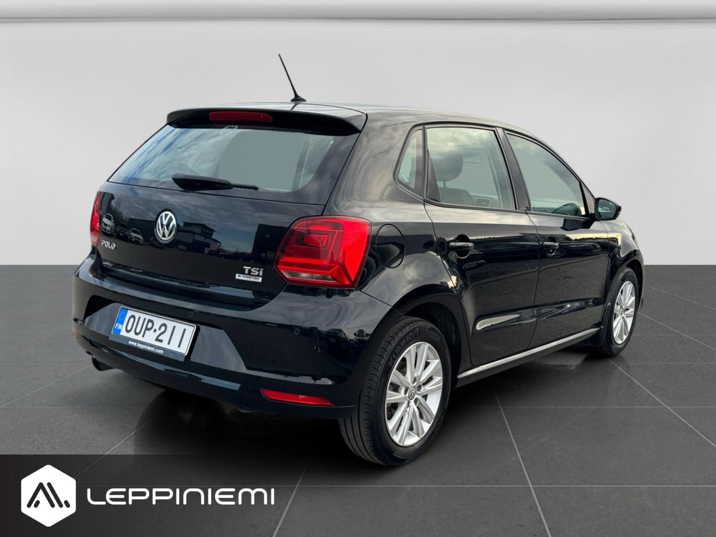VOLKSWAGEN Polo 2015