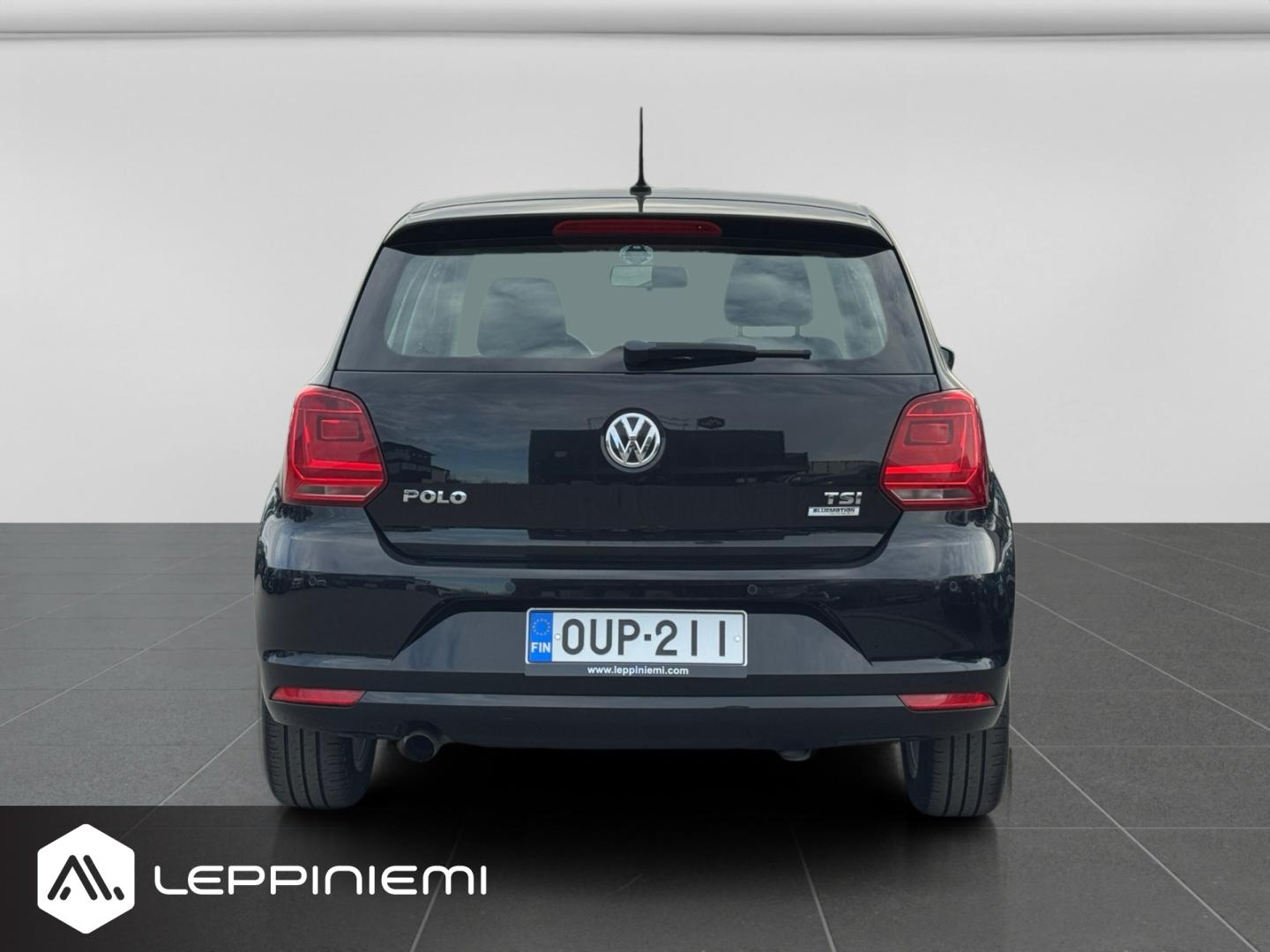 VOLKSWAGEN Polo 2015
