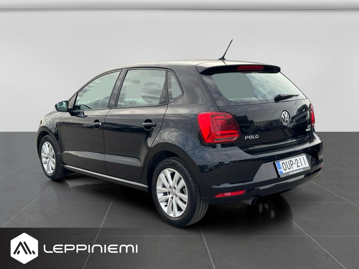 VOLKSWAGEN Polo 2015