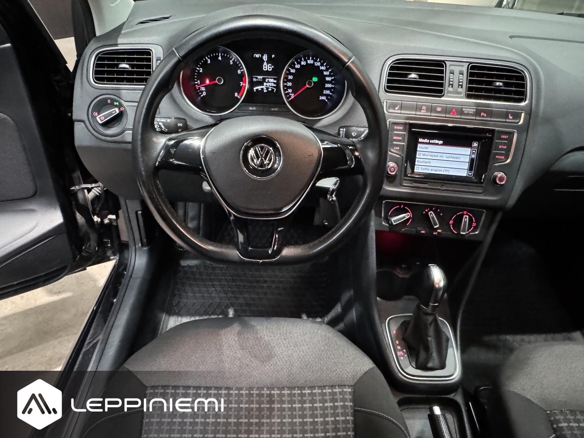 VOLKSWAGEN Polo 2015