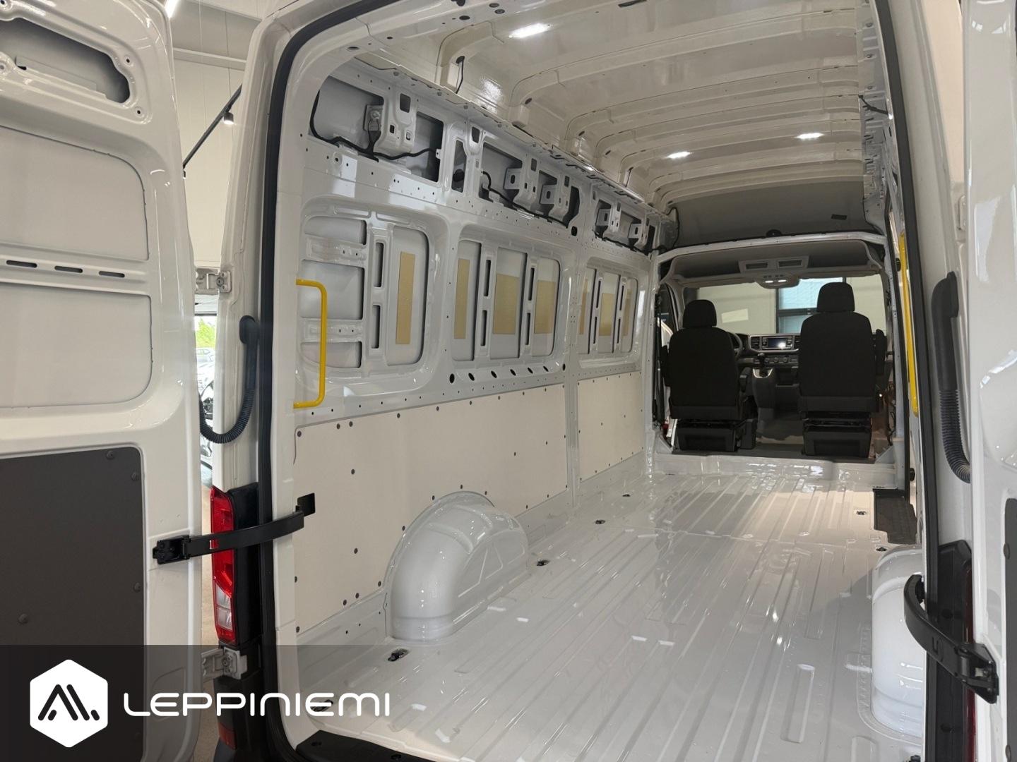 VOLKSWAGEN Crafter 2023