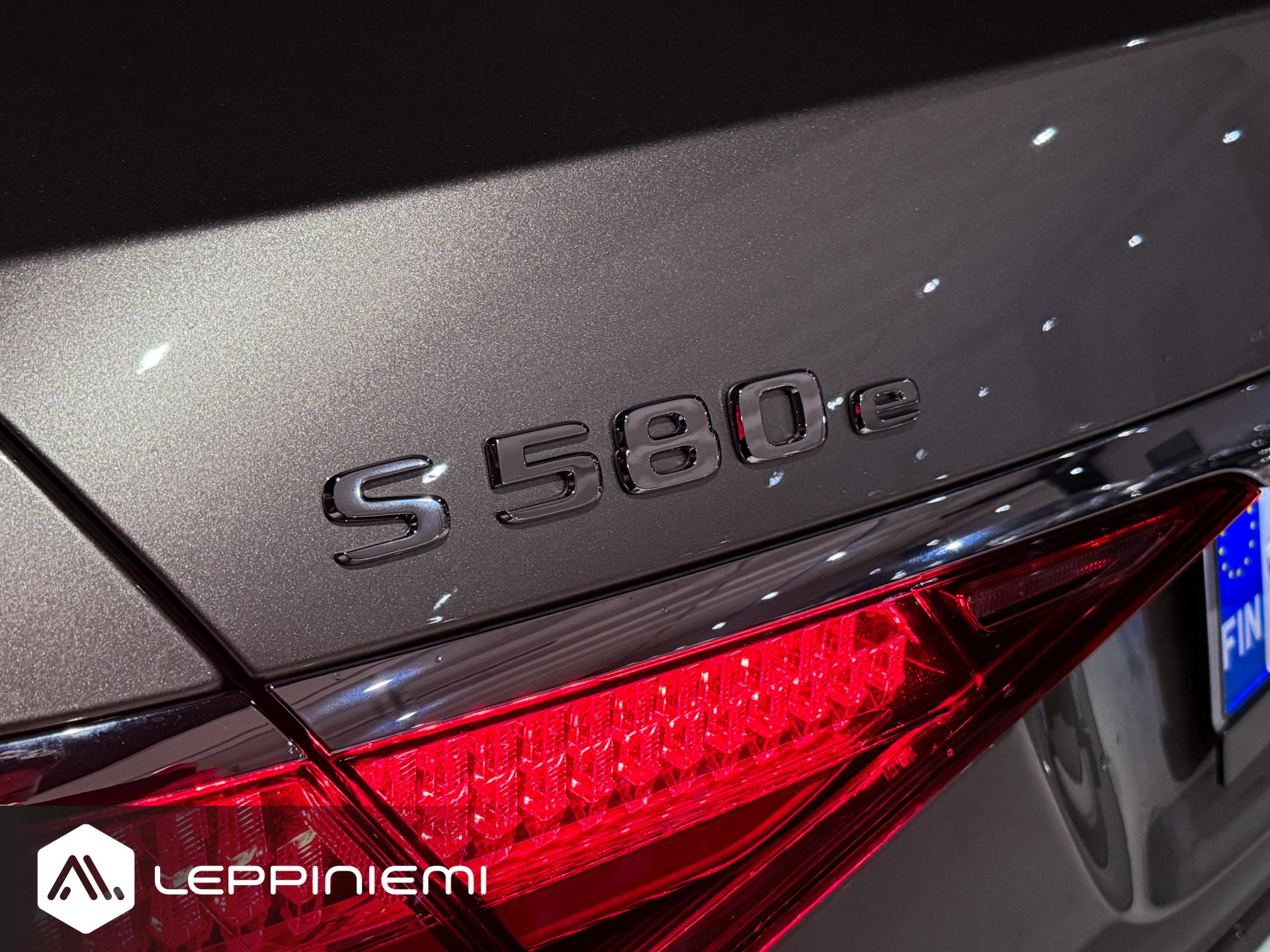 MERCEDES-BENZ S 2023