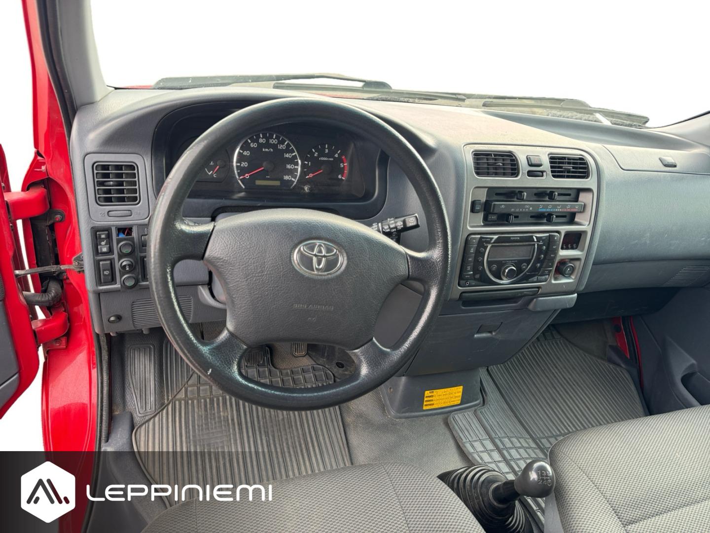 TOYOTA Hiace 2010