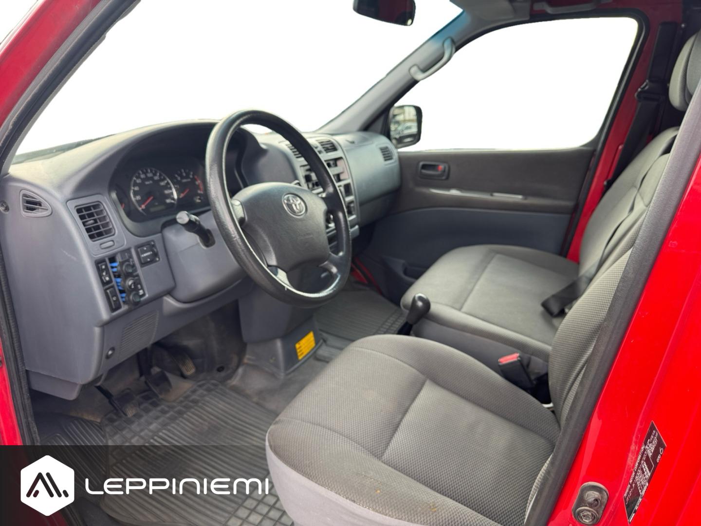 TOYOTA Hiace 2010