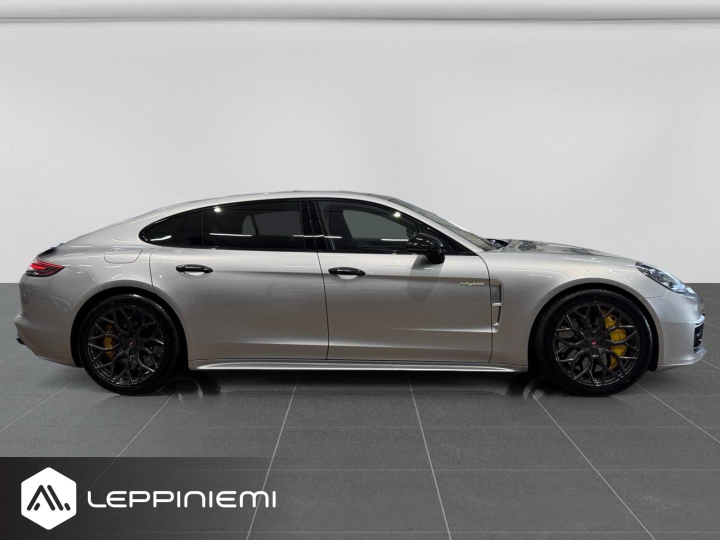 PORSCHE Panamera 2018