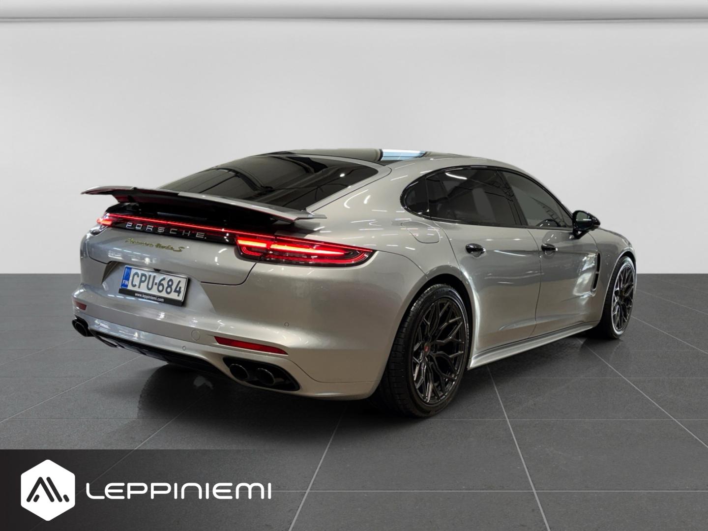 PORSCHE Panamera 2018
