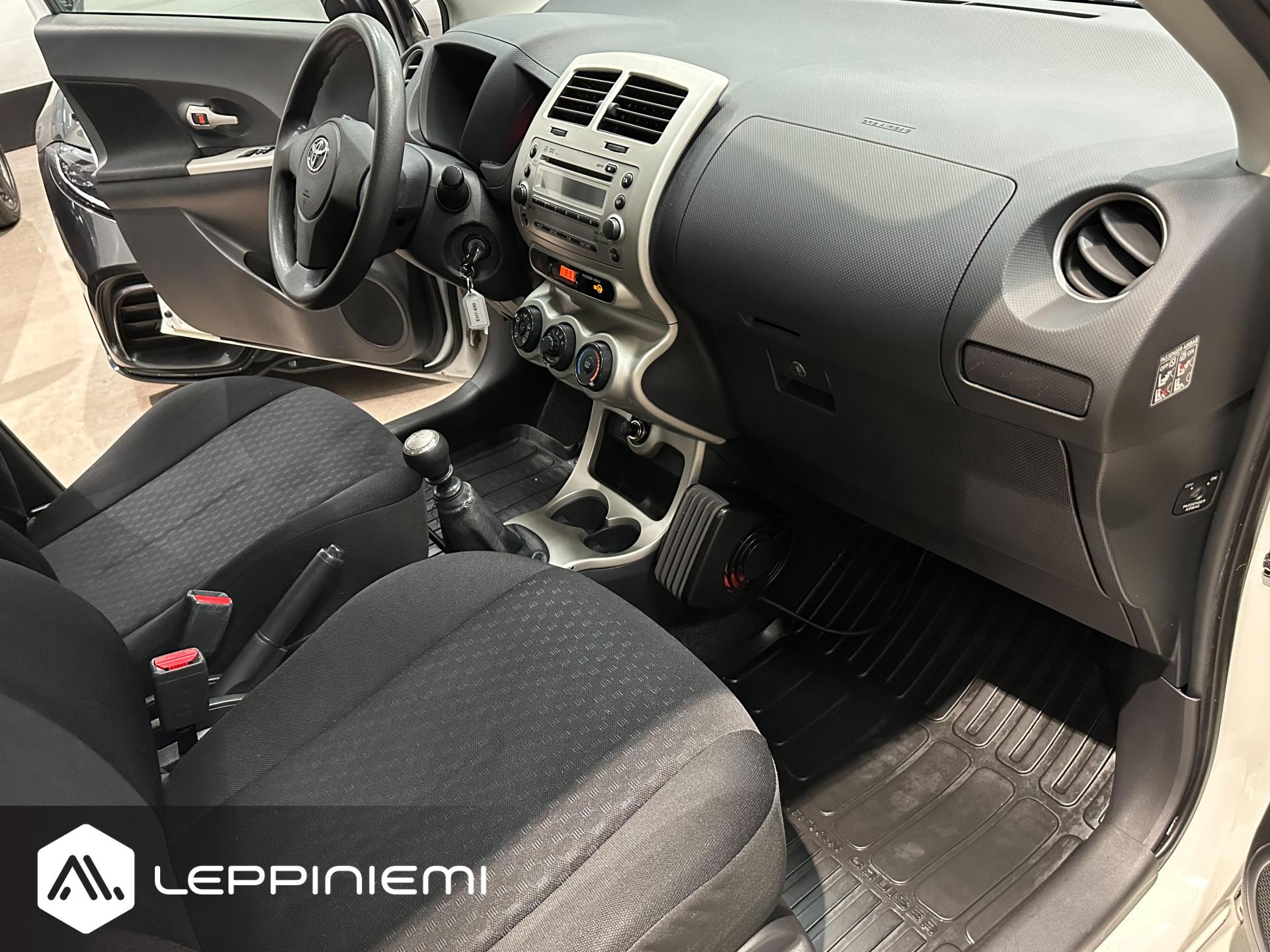 TOYOTA Urban Cruiser 2010