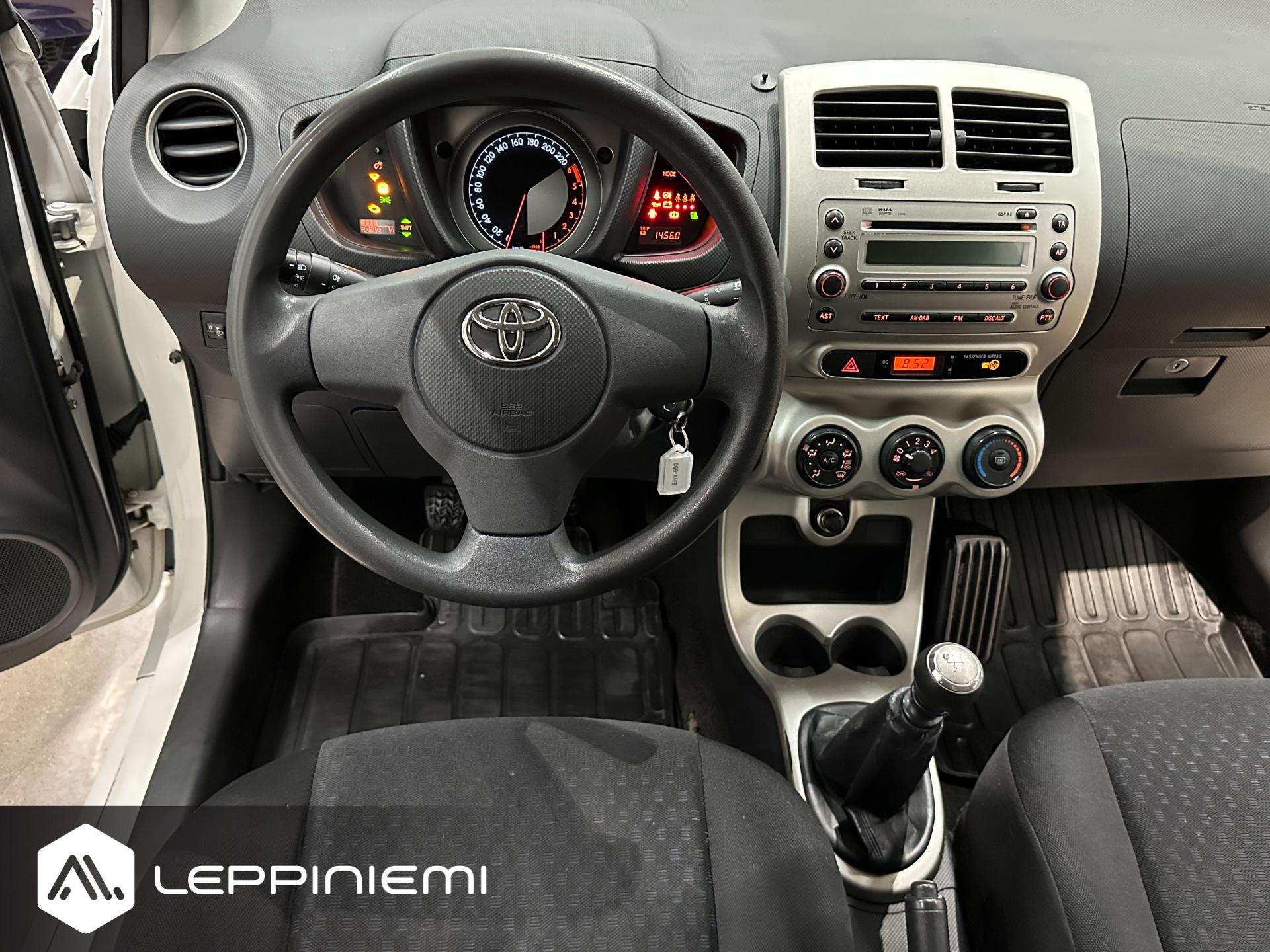 TOYOTA Urban Cruiser 2010