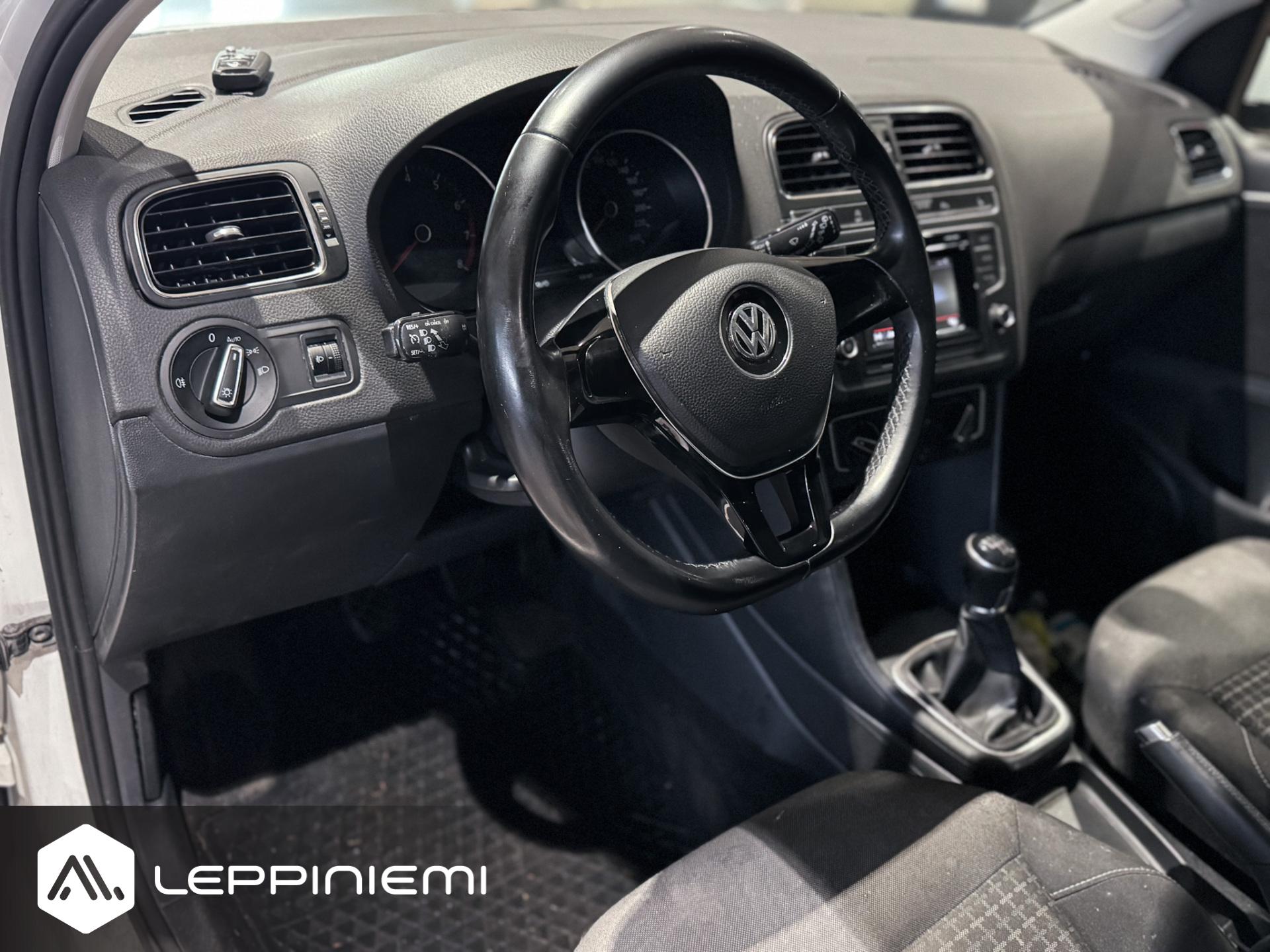 VOLKSWAGEN Polo 2016