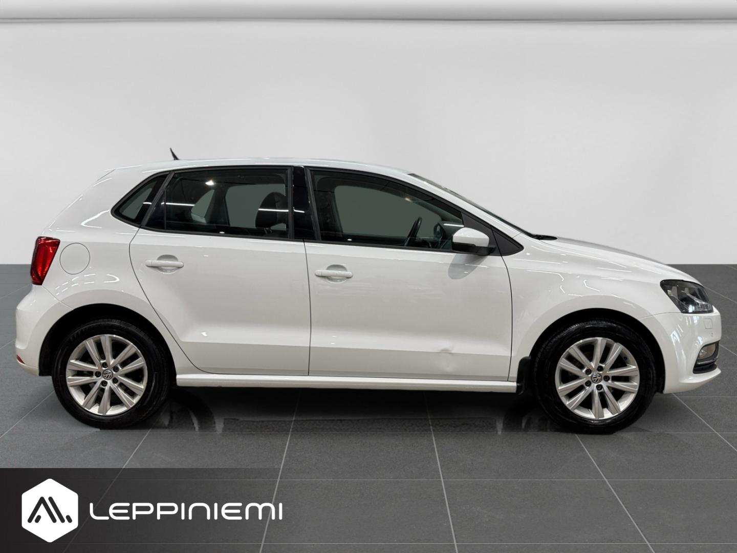 VOLKSWAGEN Polo 2016