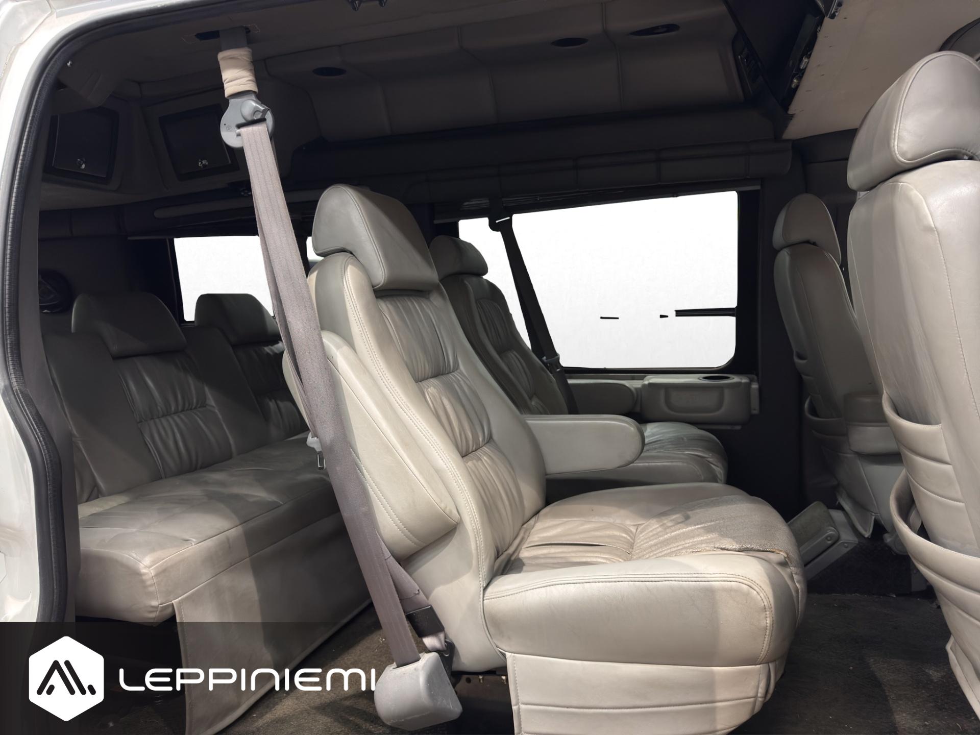 CHEVROLET Chevy Van 2006