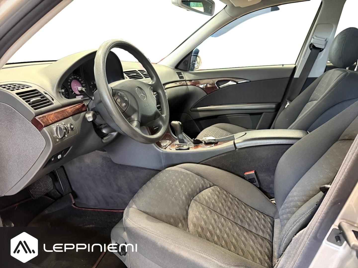 MERCEDES-BENZ E 2004