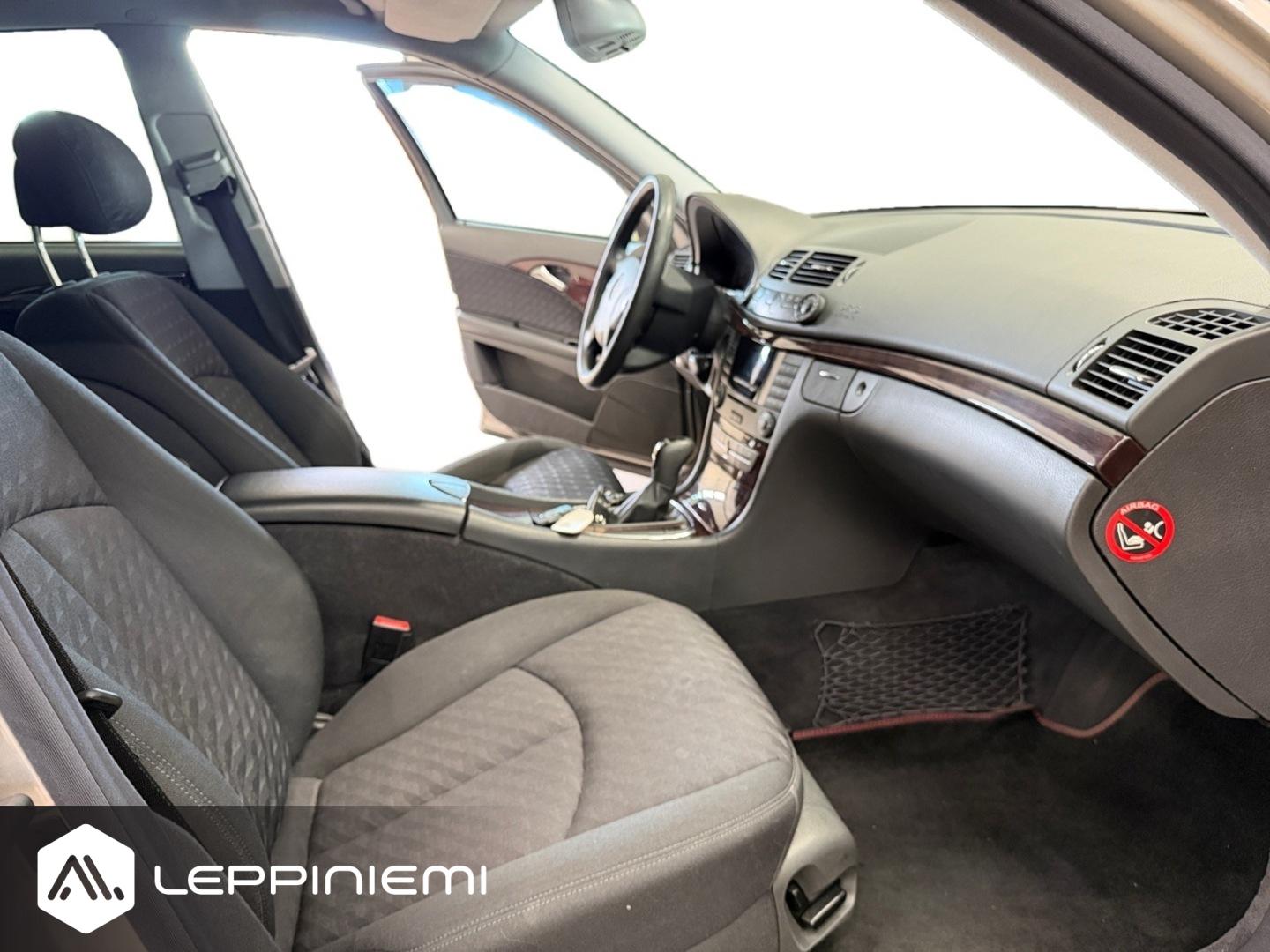 MERCEDES-BENZ E 2004