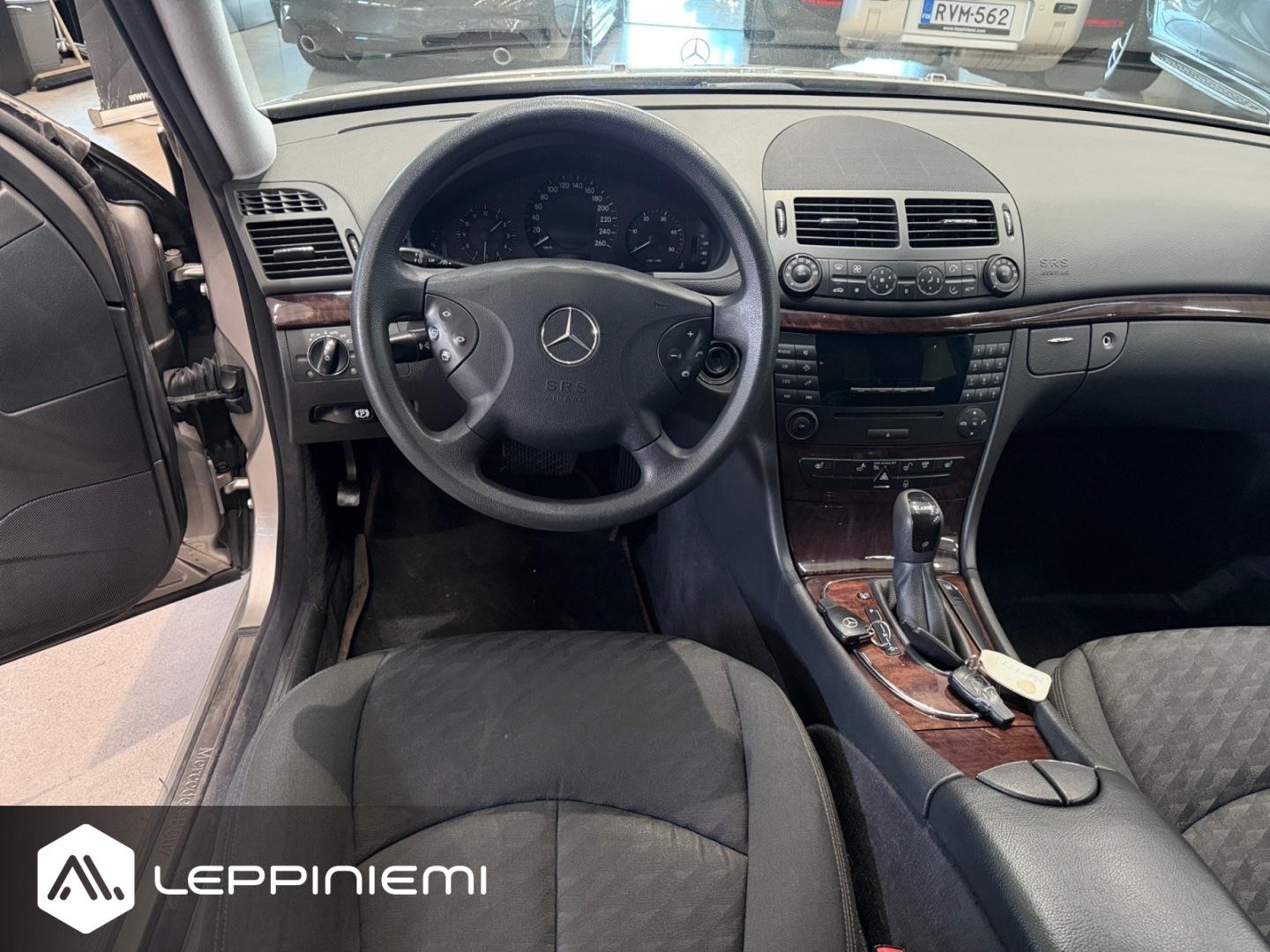 MERCEDES-BENZ E 2004