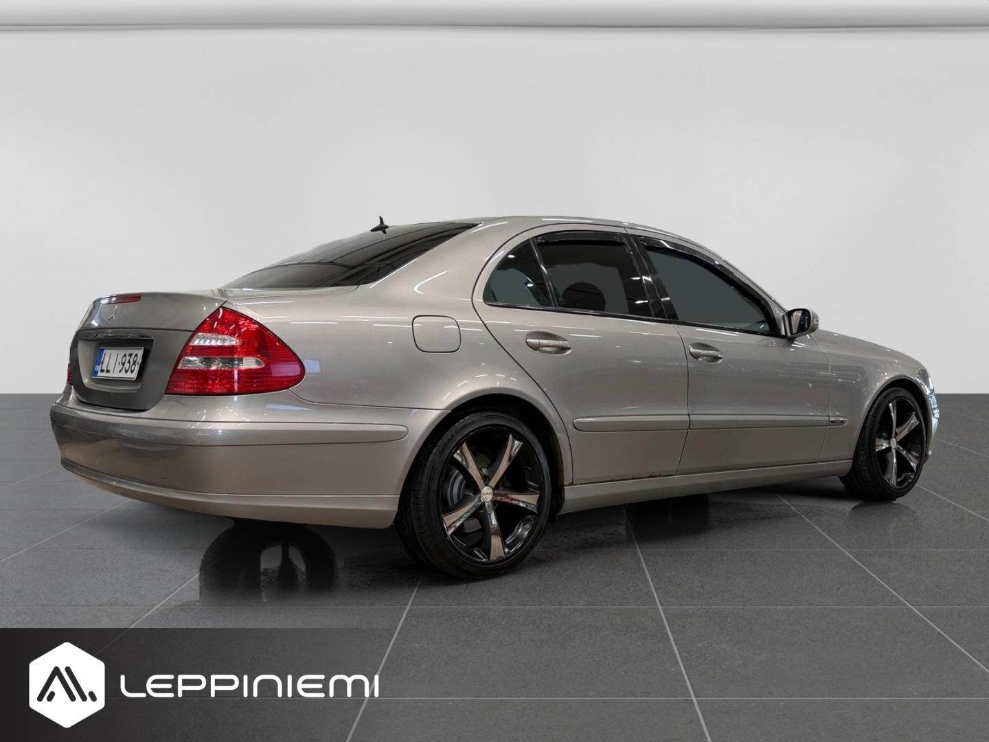 MERCEDES-BENZ E 2004