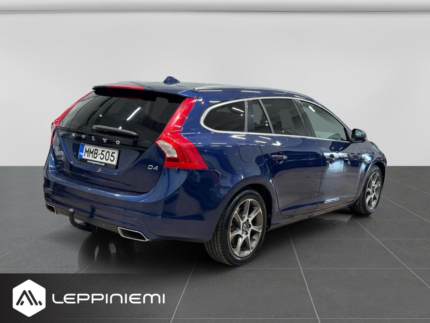 VOLVO V60 2015