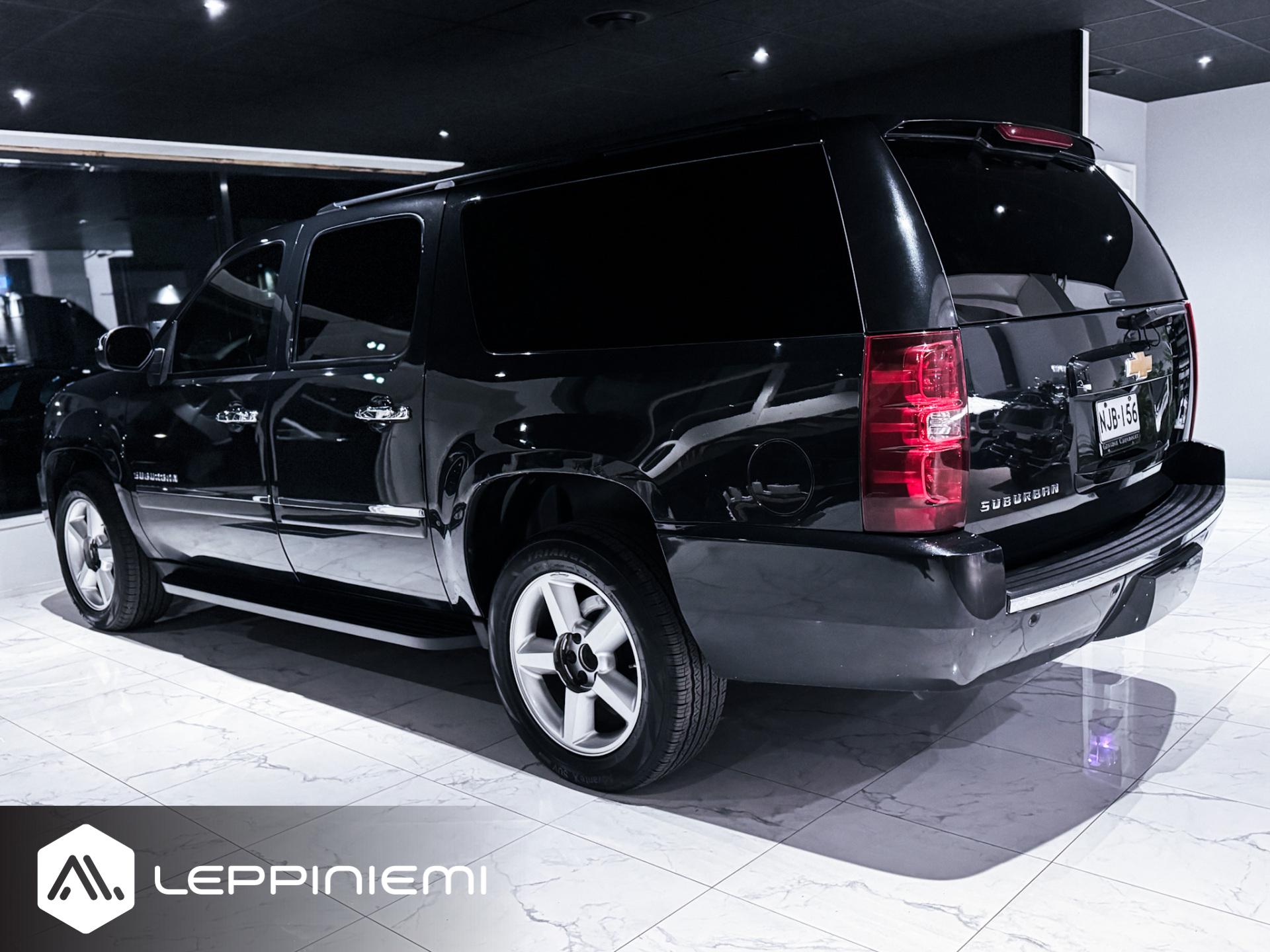 CHEVROLET Suburban 2011