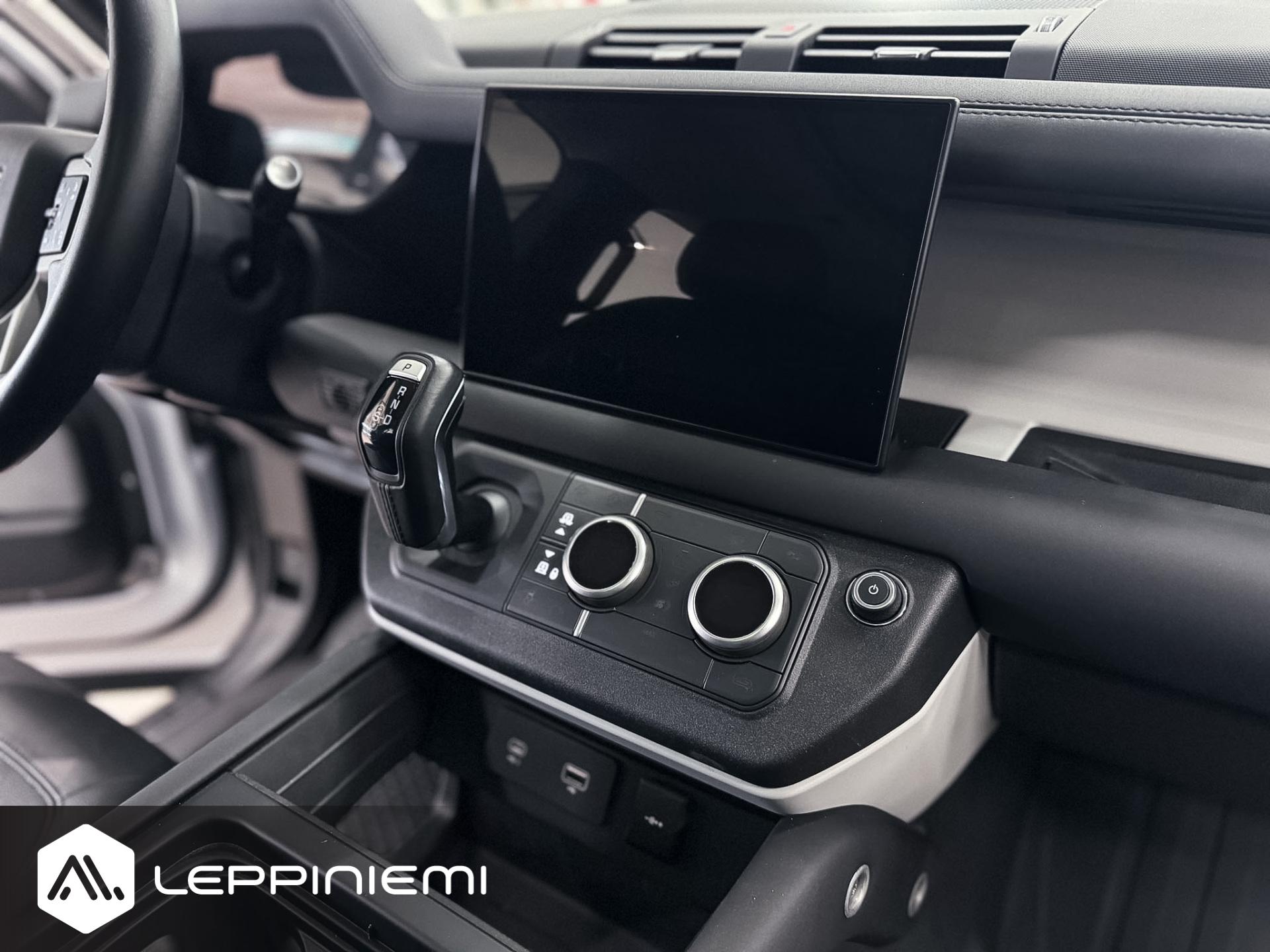 LAND ROVER Defender 2023