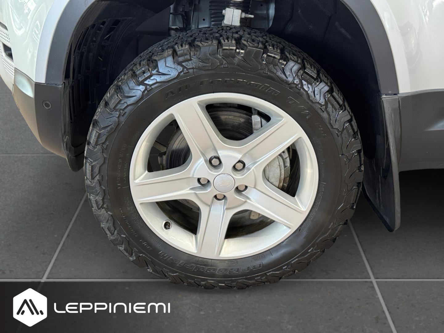 LAND ROVER Defender 2023