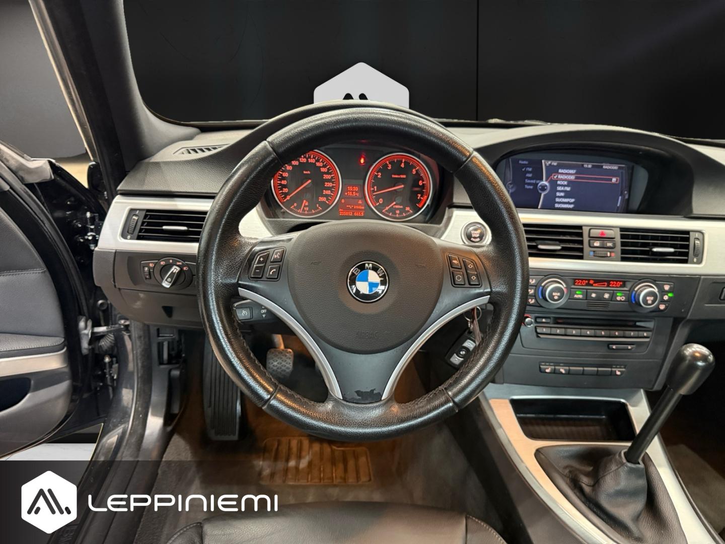 BMW 330 2009