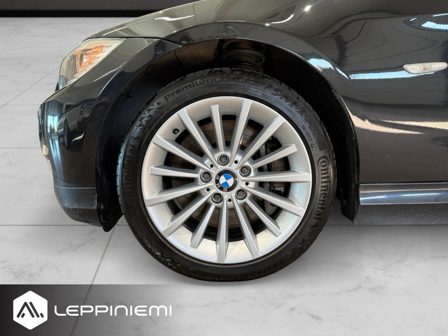 BMW 330 2009