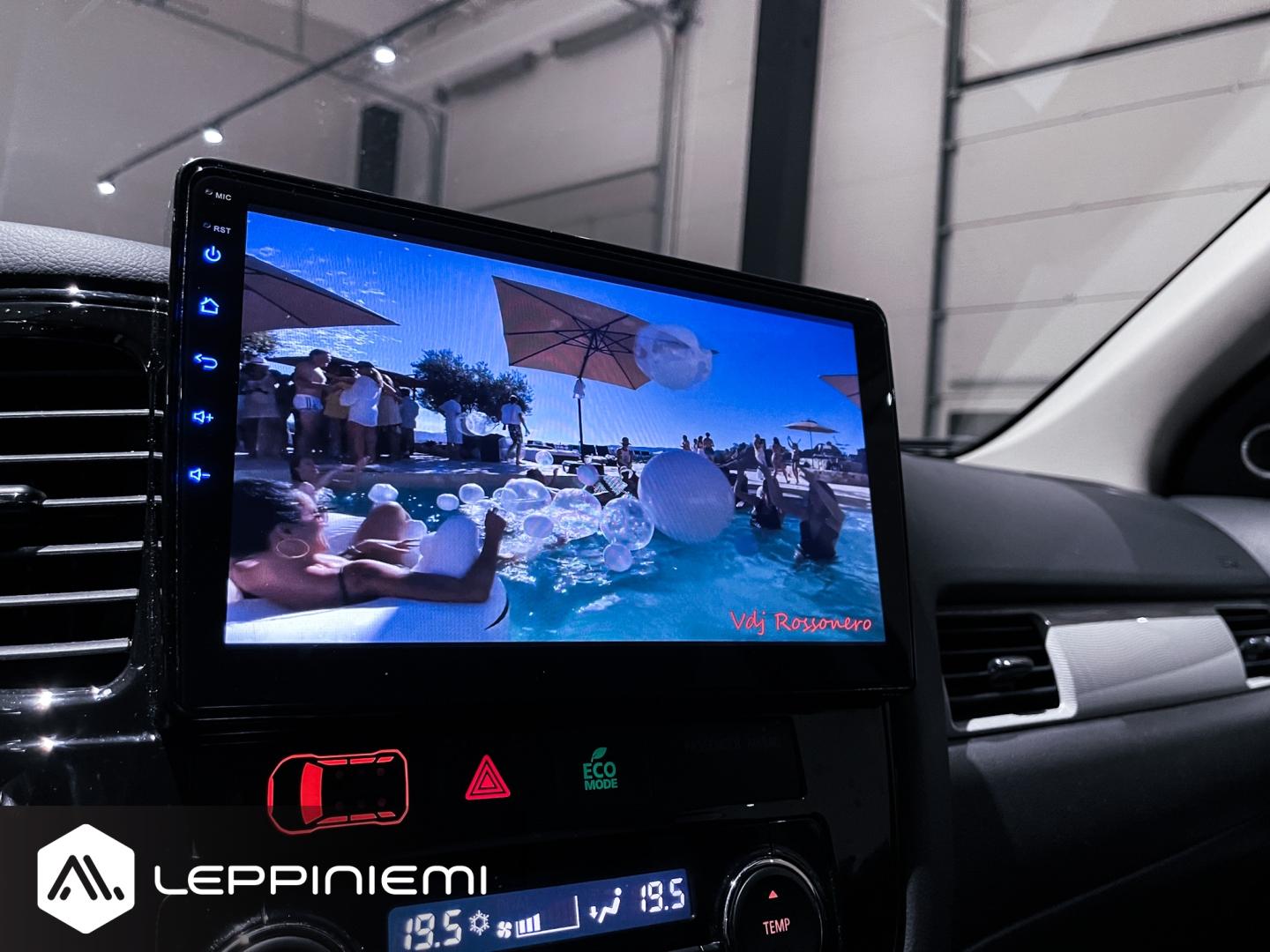 MITSUBISHI Outlander PHEV 2014