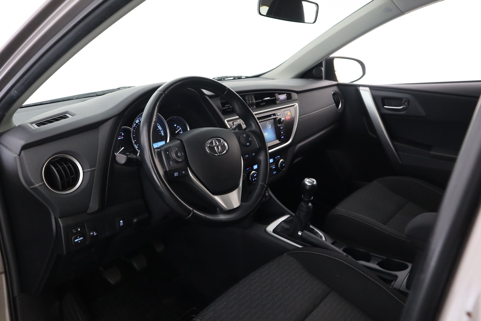 TOYOTA Auris 2015
