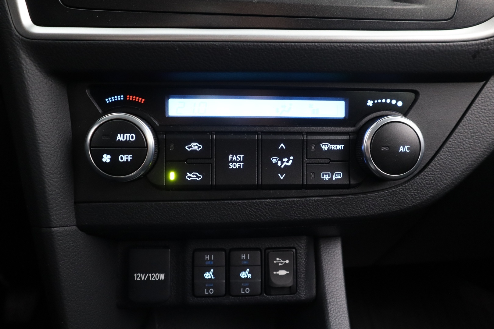 TOYOTA Auris 2015