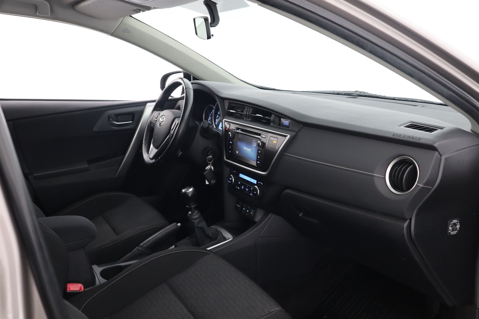 TOYOTA Auris 2015
