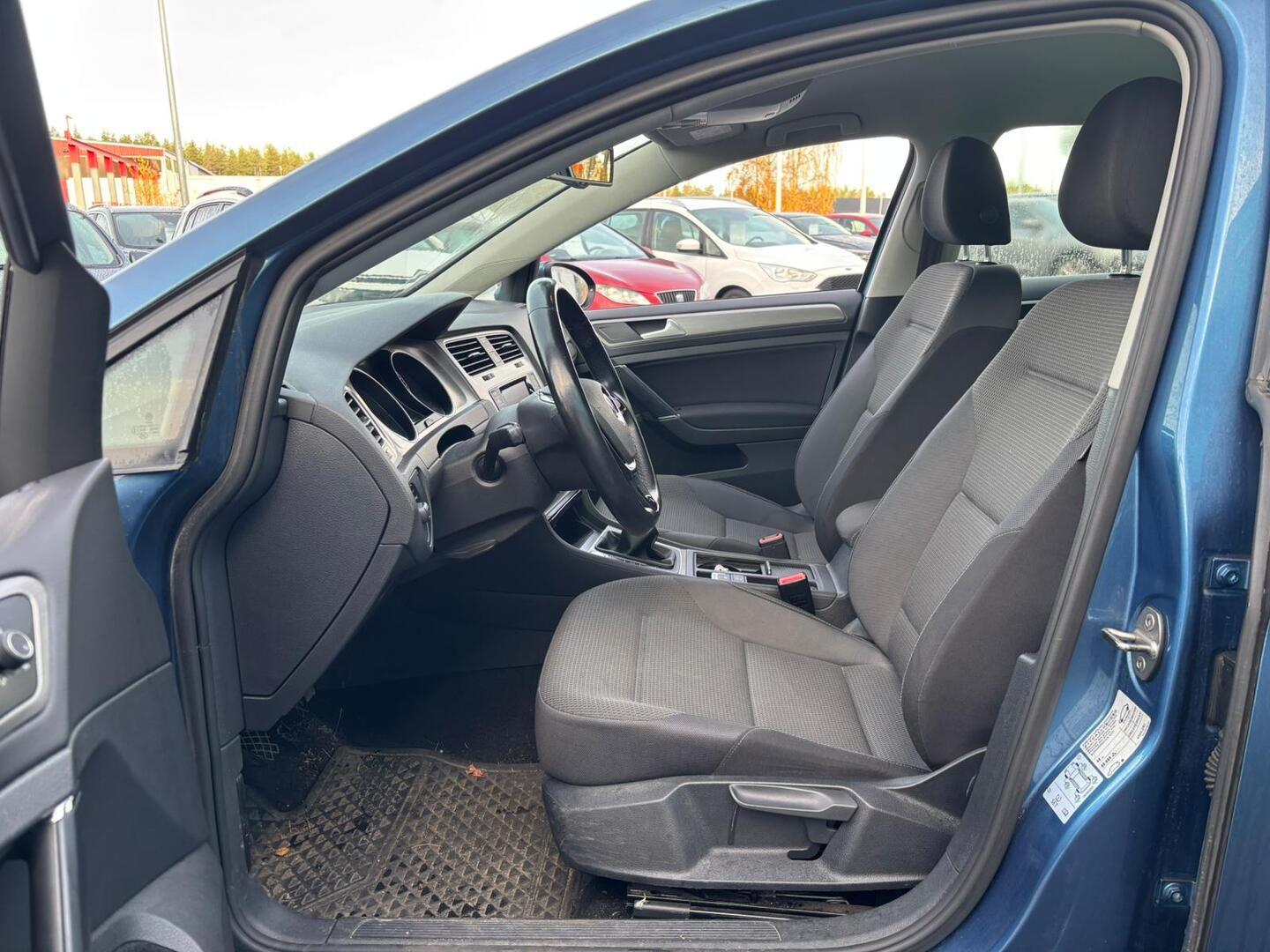 VOLKSWAGEN Golf 2015