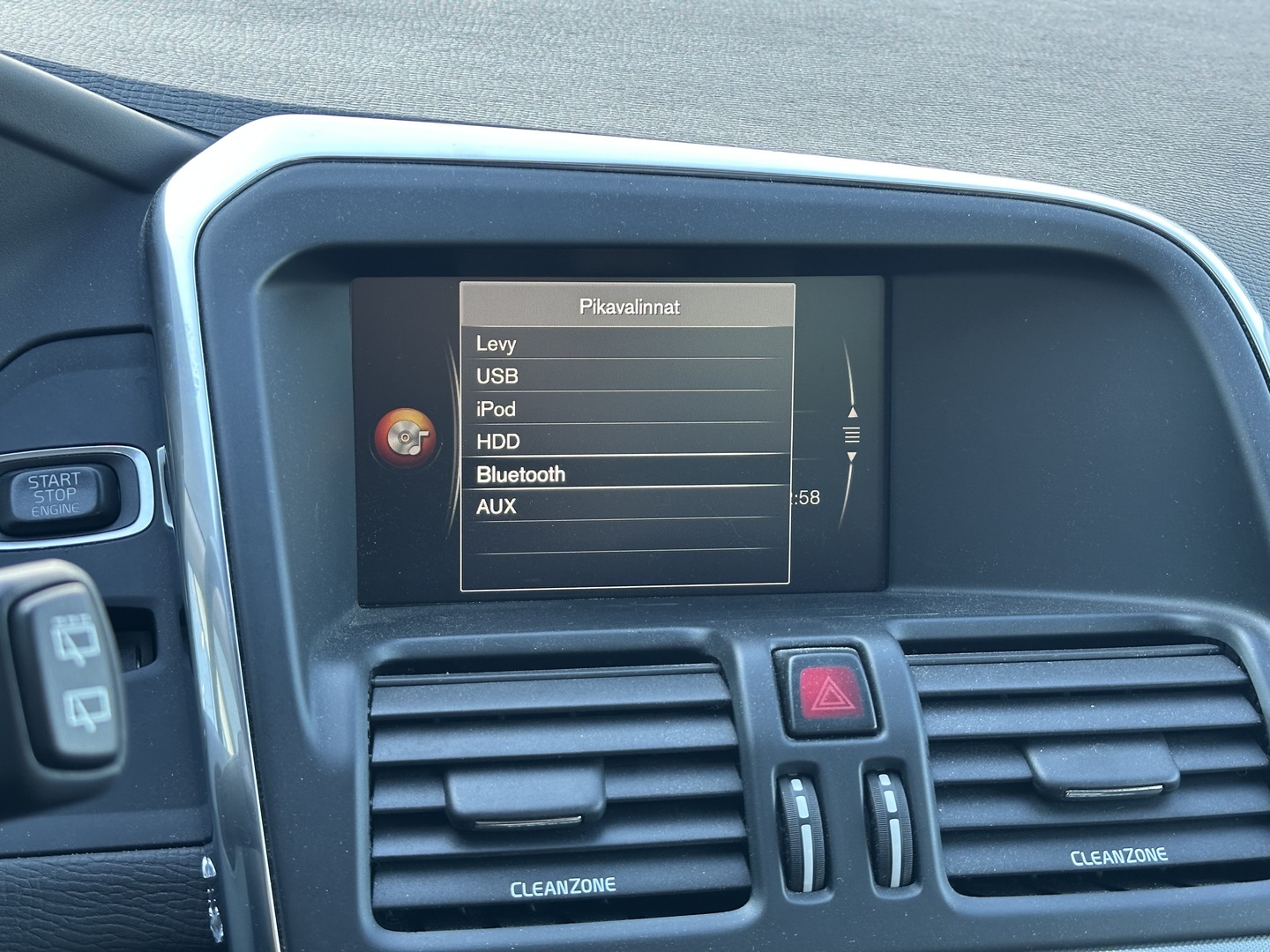 VOLVO XC60 2017