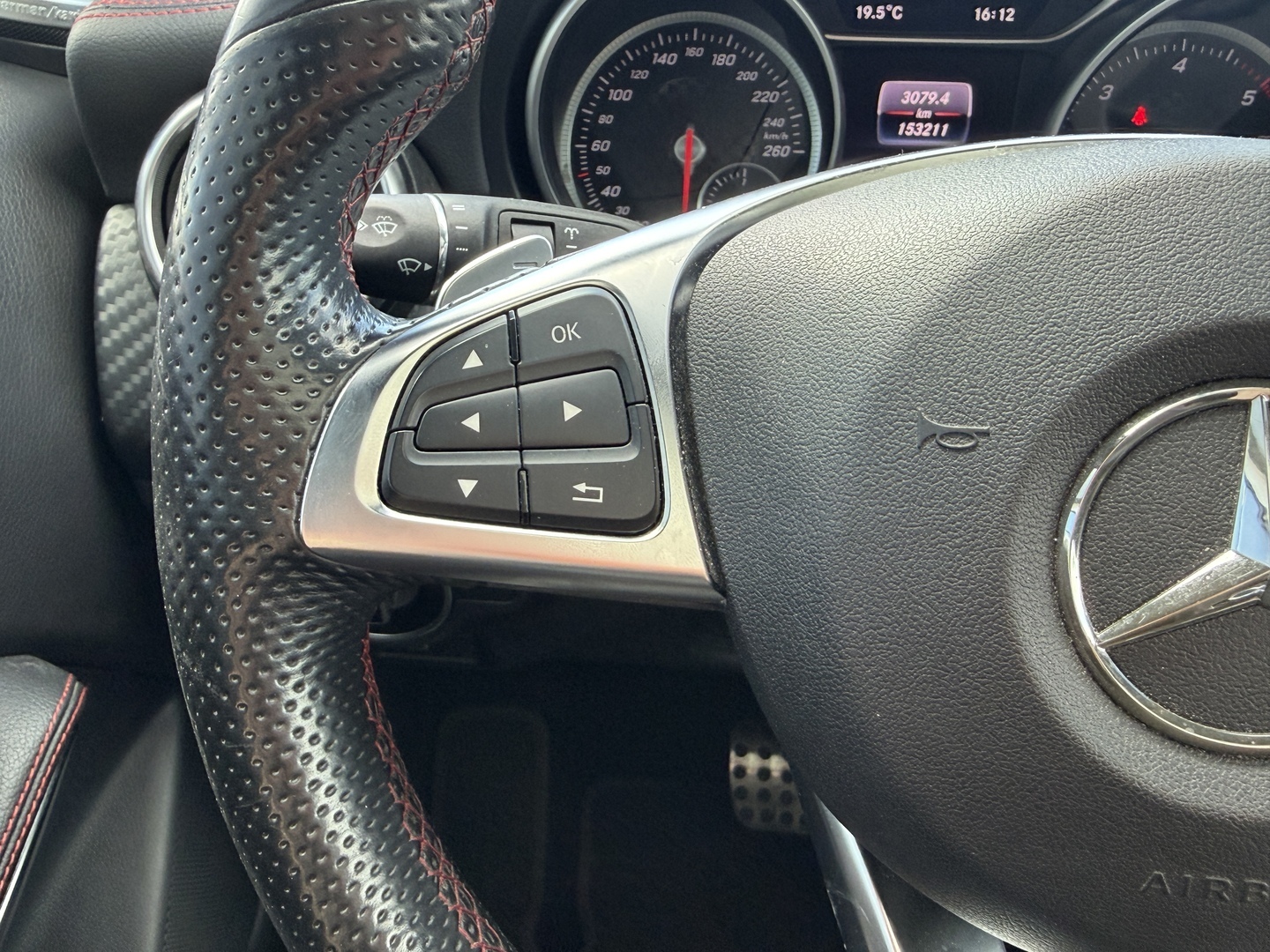 MERCEDES-BENZ A 2016