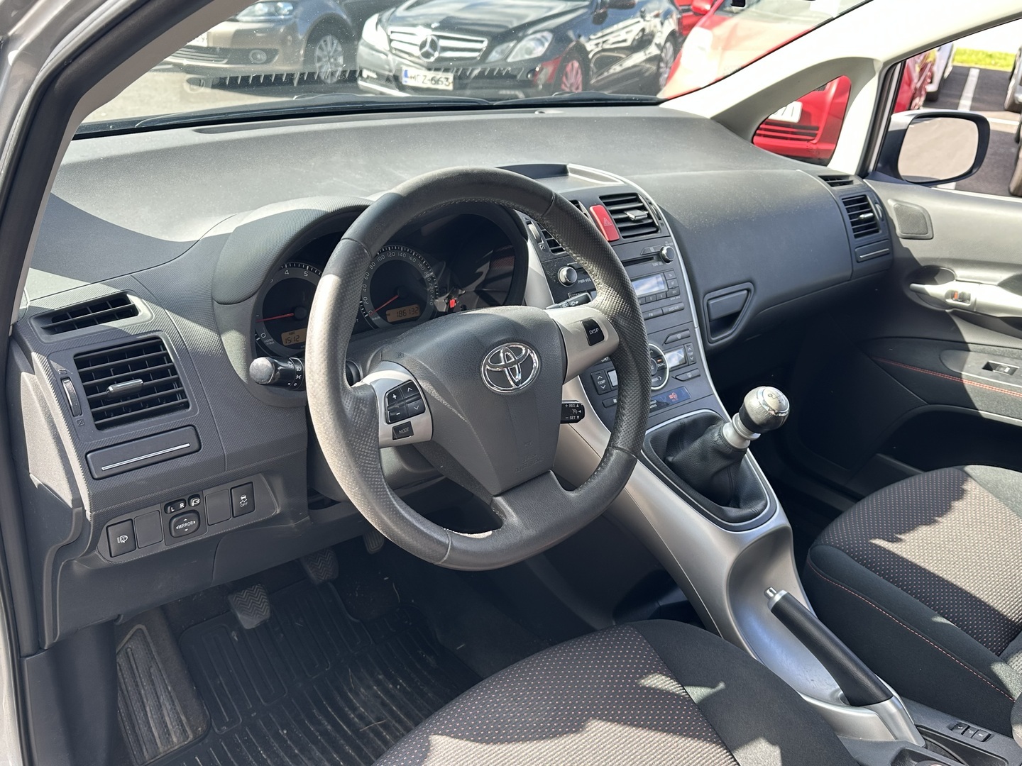 TOYOTA Auris 2012
