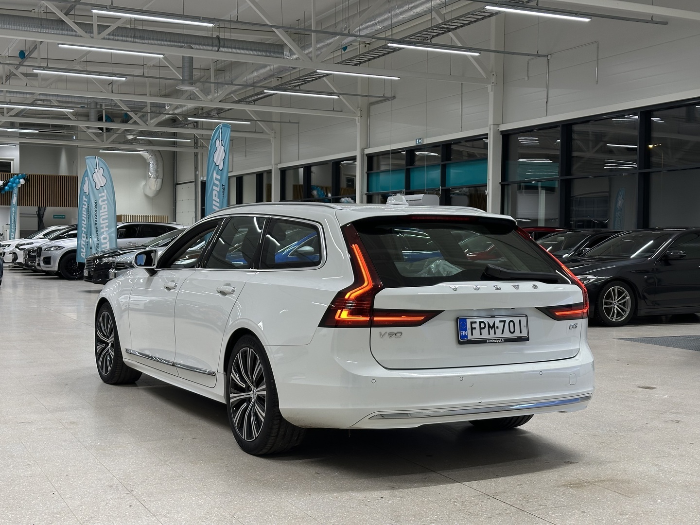 VOLVO V90 2021