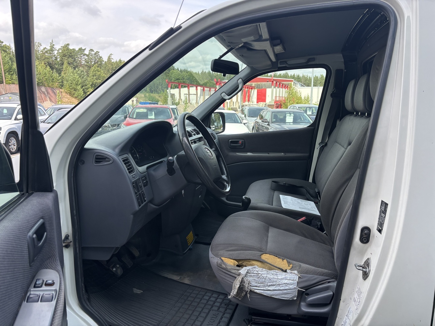 TOYOTA Hiace 2011