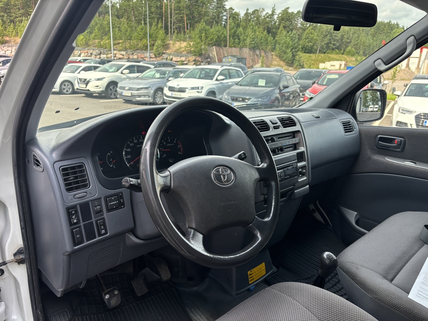 TOYOTA Hiace 2011