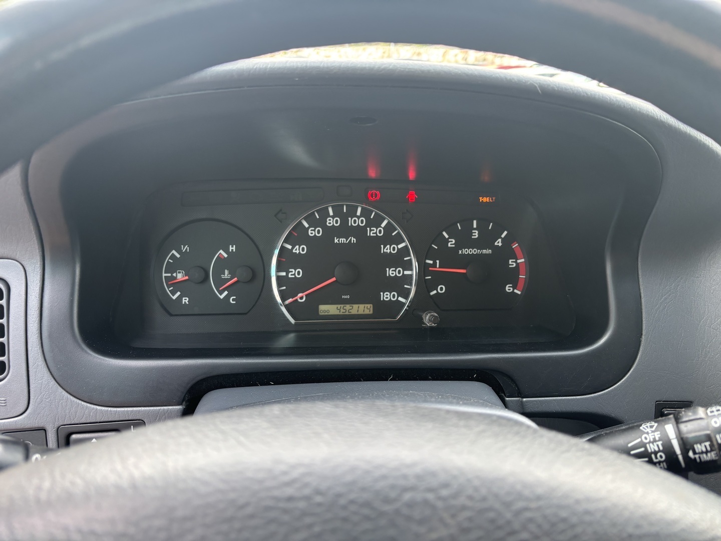 TOYOTA Hiace 2011