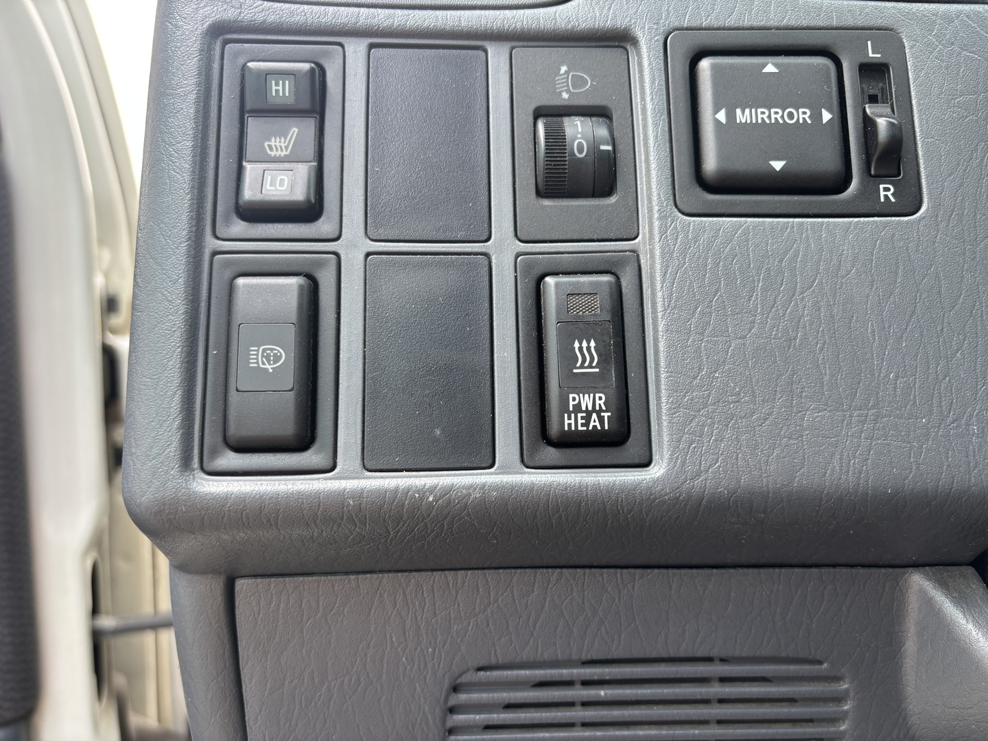 TOYOTA Hiace 2011