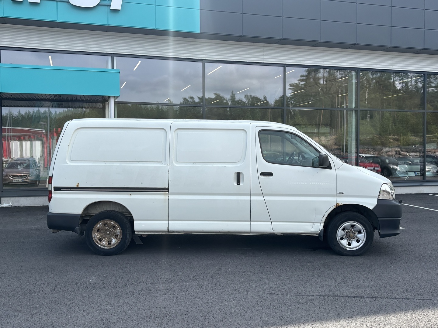TOYOTA Hiace 2011