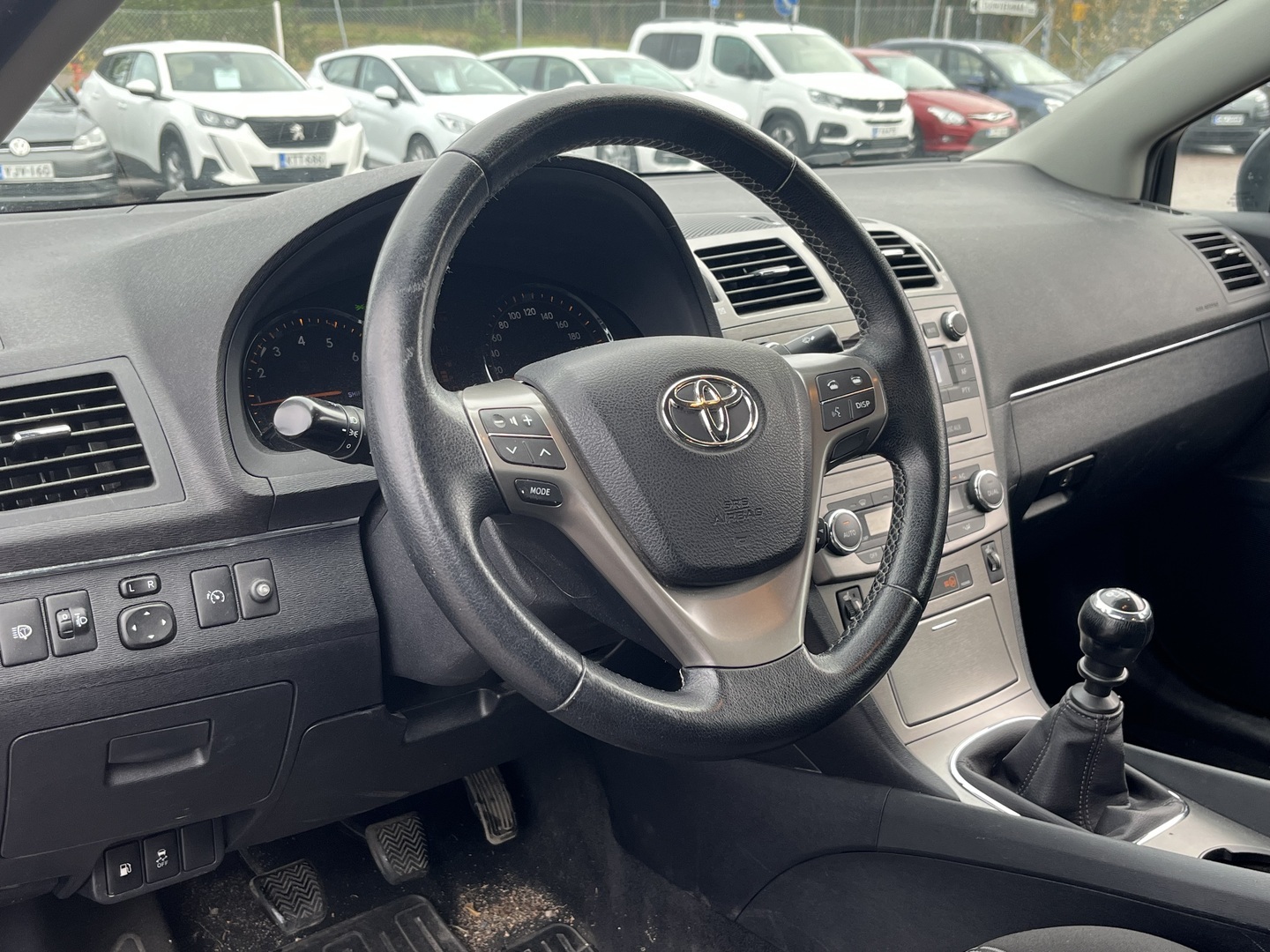 TOYOTA Avensis 2011