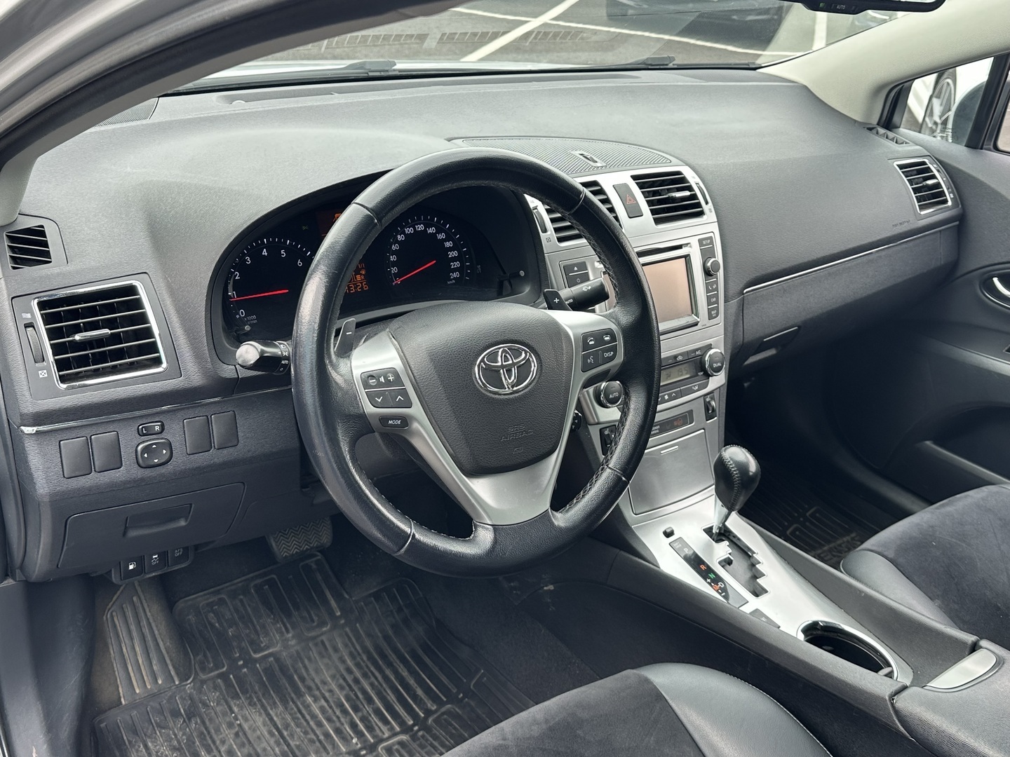 TOYOTA Avensis 2014