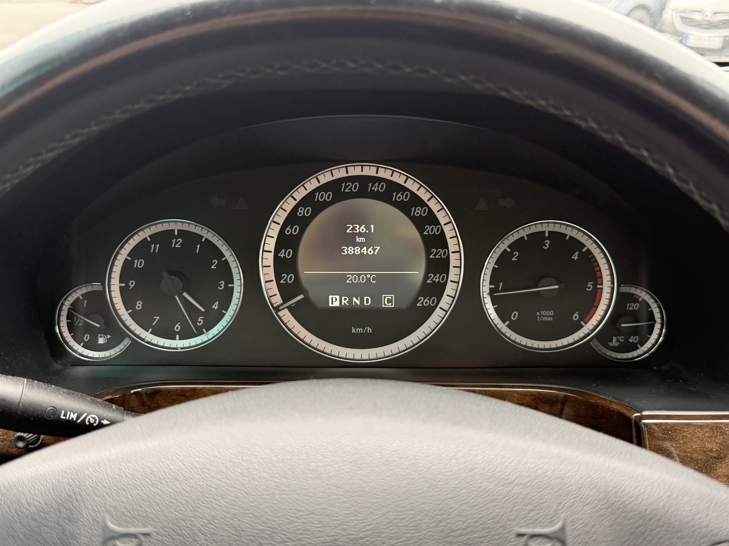 MERCEDES-BENZ E 2009