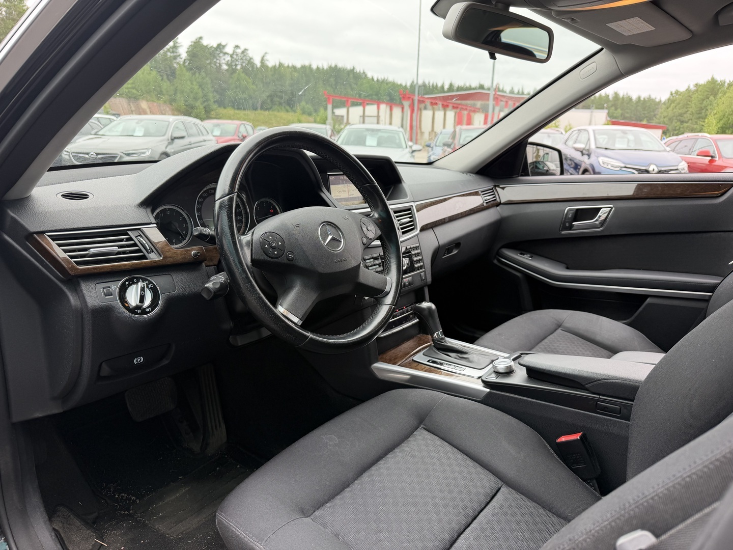 MERCEDES-BENZ E 2009