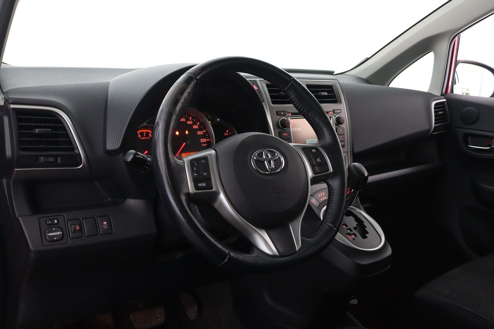 TOYOTA Verso-S 2011