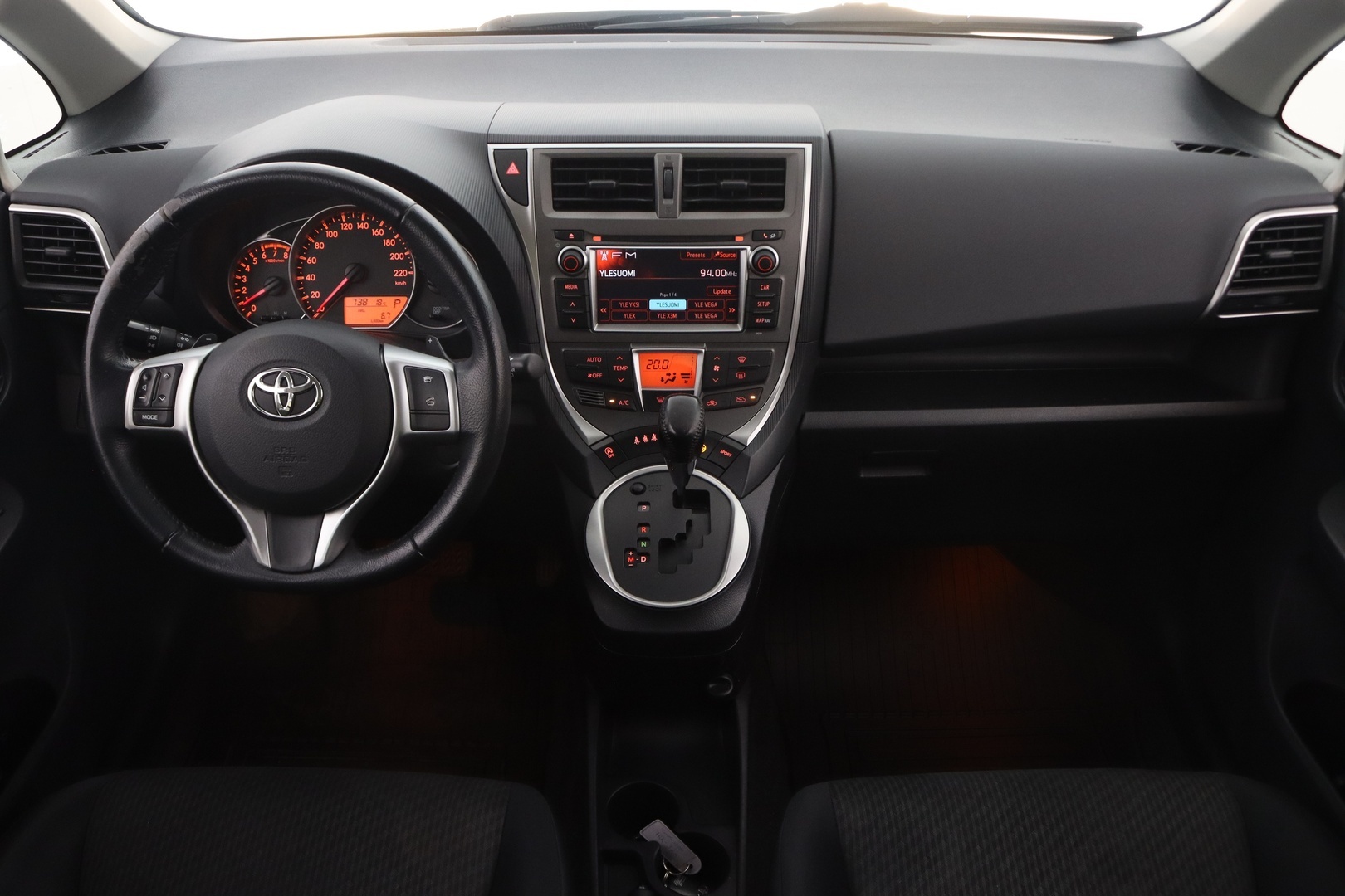 TOYOTA Verso-S 2011