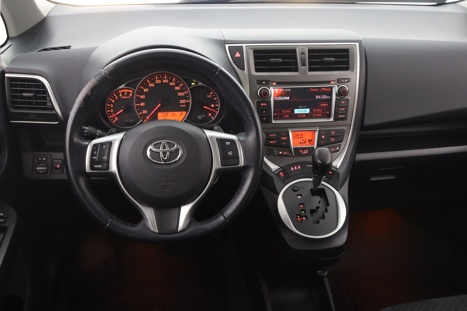 TOYOTA Verso-S 2011