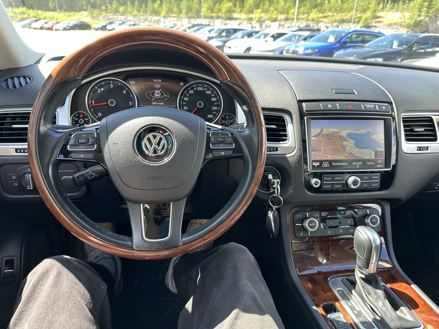 VOLKSWAGEN Touareg 2016
