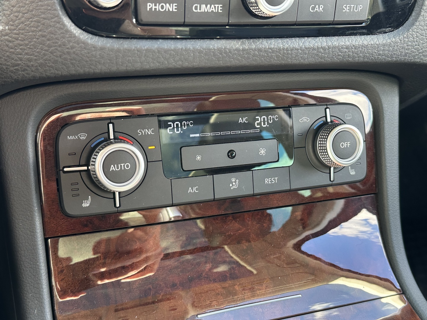VOLKSWAGEN Touareg 2016